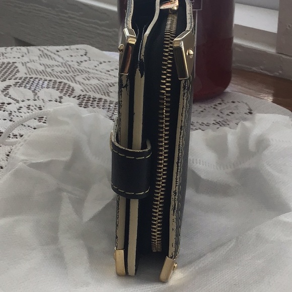 Louis Vuitton black leather bi-fold - Picture 5 of 10